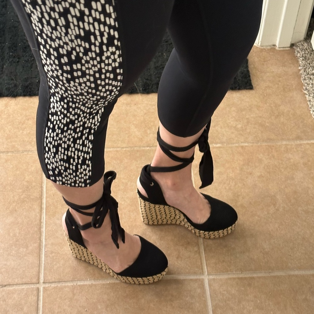 NWB JLO Meenk Black Espadrille Wedge Sandle. Size 6 1/2 M. Tie in front or back.
